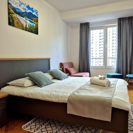 Traditional Romanian Apartments บูคาเรสต์ ภายนอก รูปภาพ