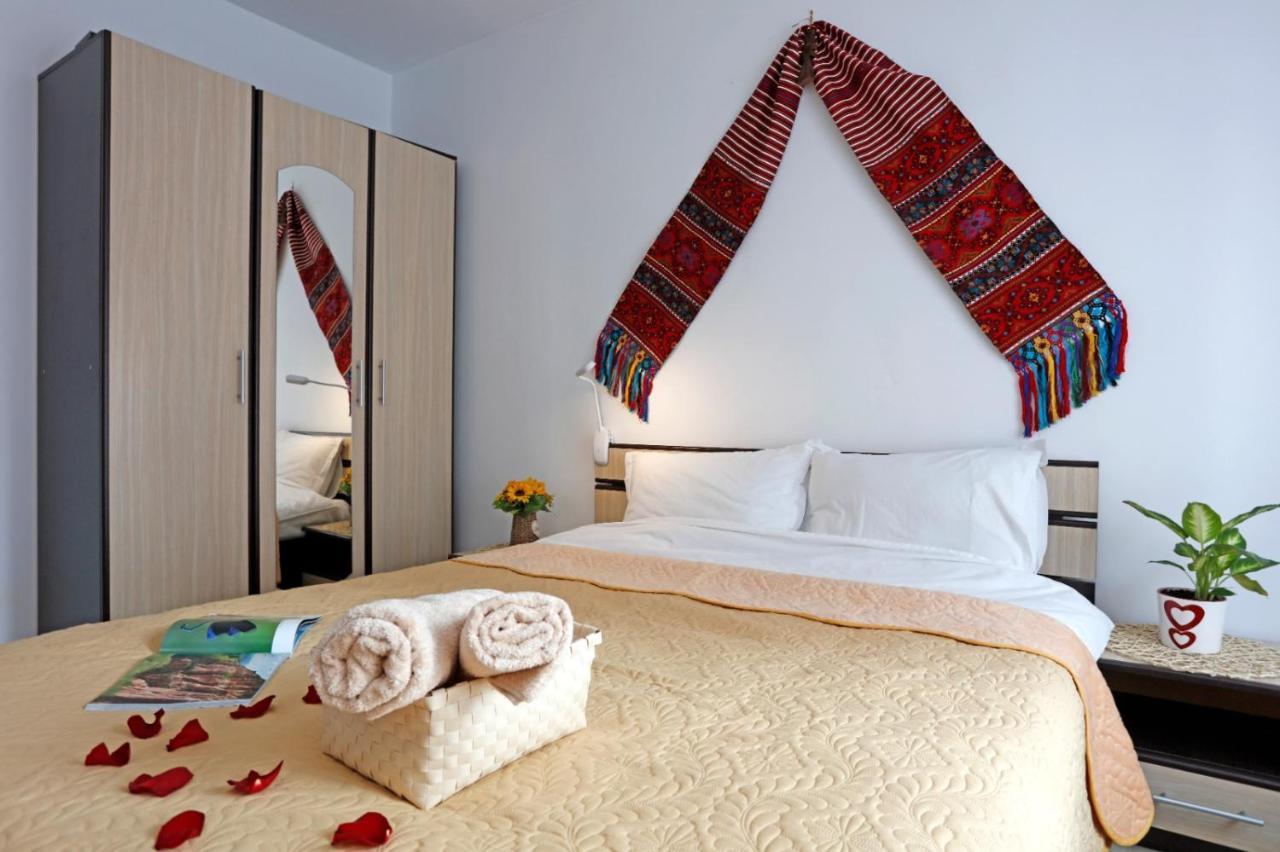Traditional Romanian Apartments บูคาเรสต์ ภายนอก รูปภาพ
