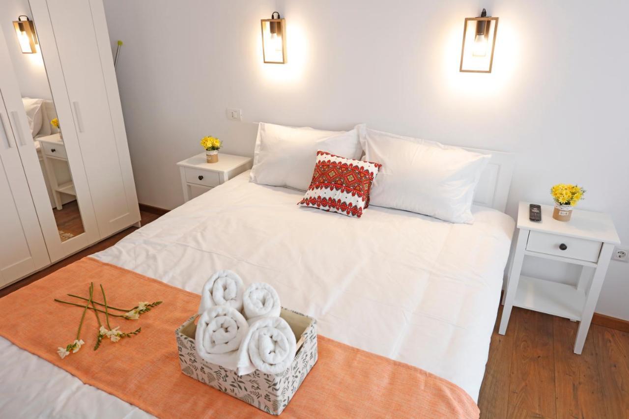 Traditional Romanian Apartments บูคาเรสต์ ภายนอก รูปภาพ