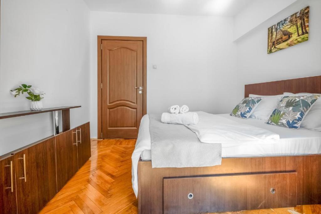 Traditional Romanian Apartments บูคาเรสต์ ภายนอก รูปภาพ